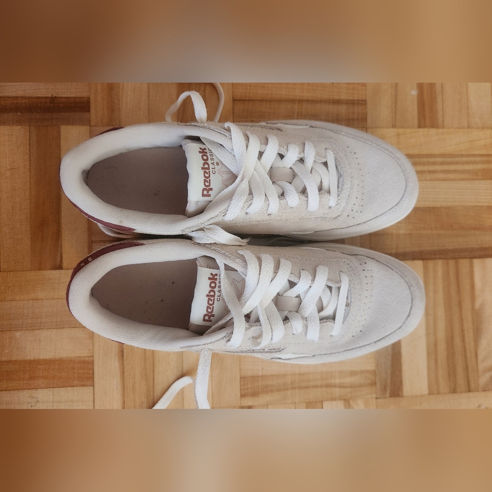 Women reebok sued sneakers size 8